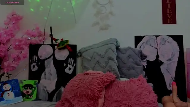 KilyetVera3x online show from December 21, 2025, 4:52 am