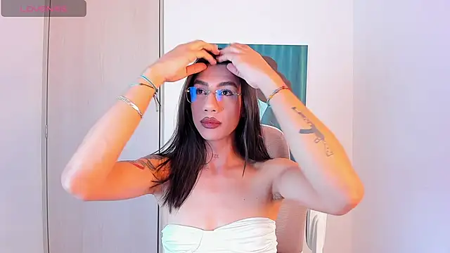 sofiaa grey  online show from January 8, 2026, 3:47 pm