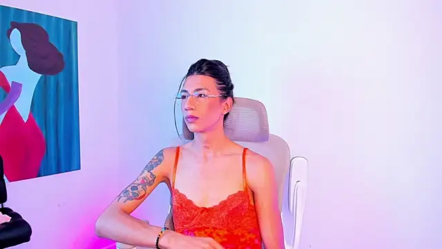 sofiaa grey  online show from June 5, 2026, 4:56 pm
