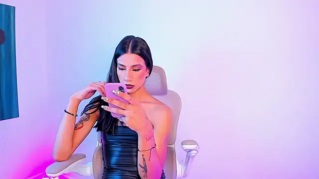 sofiaa grey  online show from June 29, 2026, 1:33 pm