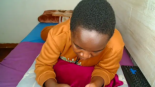 KINKYBLACKDOLL online show from October 31, 2025, 3:35 pm