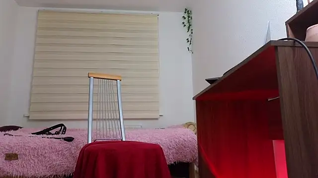 Snapshot of Martha_Hoffman chatting on February 28, 2025, 10:06 pm Martha Hoffman online show from February 28, 2025, 10:06 pm