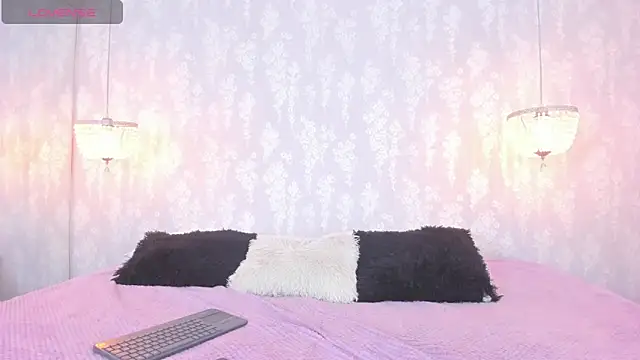 leigh-angels online show from December 2, 2025, 8:37 pm