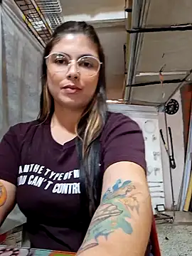 Juliietha servas online show from January 16, 2025, 3:02 pm