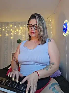 Juliietha servas online show from May 8, 2026, 12:49 am