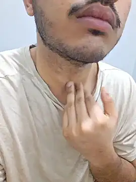 Snapshot of alesssterling chatting on April 11, 2026, 3:33 am alesssterling online show from April 11, 2026, 3:33 am