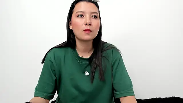 cami-01 online show from October 30, 2025, 8:42 pm