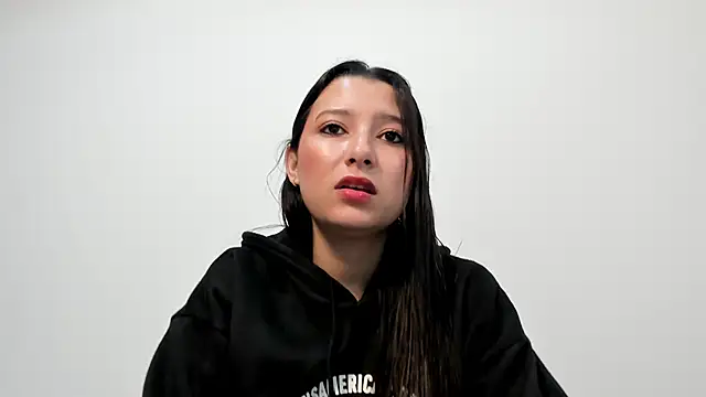 cami-01 online show from November 24, 2025, 2:39 pm