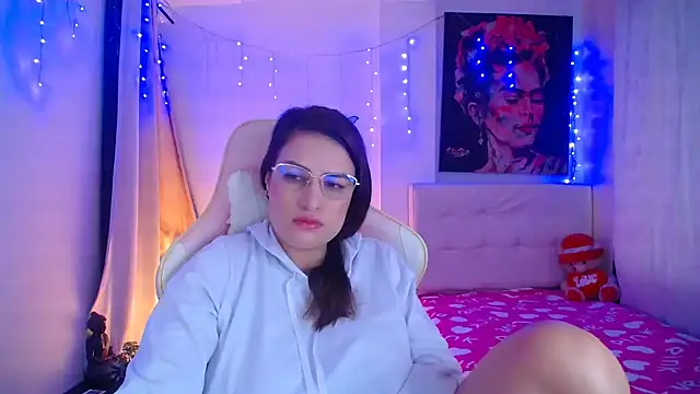 esmeraldaa230 online show from December 29, 2024, 2:21 pm