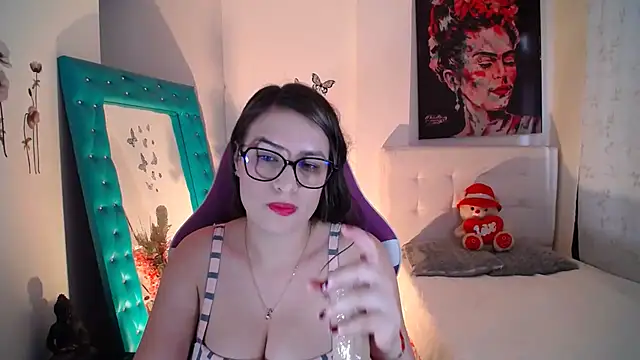 Snapshot of esmeraldaa230 chatting on September 26, 2025, 8:13 pm esmeraldaa230 online show from September 26, 2025, 8:13 pm