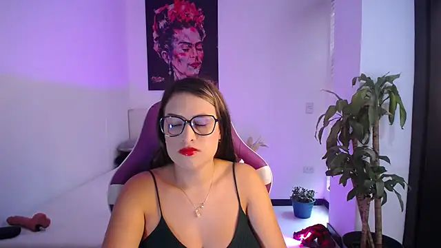 Snapshot of esmeraldaa230 chatting on October 30, 2025, 7:47 pm esmeraldaa230 online show from October 30, 2025, 7:47 pm