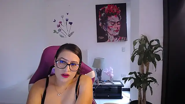 Snapshot of esmeraldaa230 chatting on February 21, 2026, 6:53 pm esmeraldaa230 online show from February 21, 2026, 6:53 pm