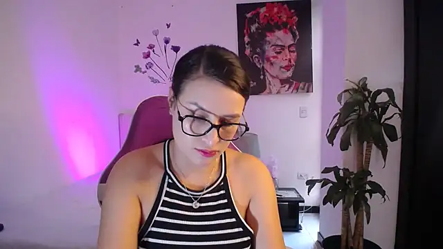 Snapshot of esmeraldaa230 chatting on February 26, 2026, 9:03 pm esmeraldaa230 online show from February 26, 2026, 9:03 pm