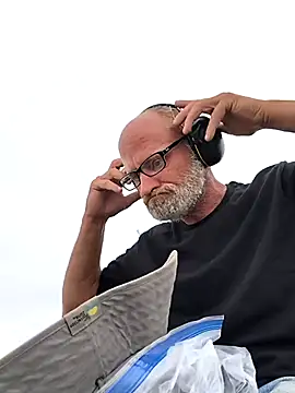 Snapshot of FloppyPickle4u chatting on February 10, 2026, 11:09 pm FloppyPickle4u online show from February 10, 2026, 11:09 pm