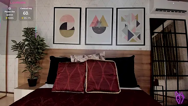 LunaRuso online show from September 15, 2025, 7:47 pm