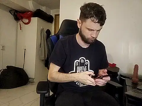 Snapshot of Talenjames4 chatting on November 1, 2025, 8:33 pm Talenjames4 online show from November 1, 2025, 8:33 pm