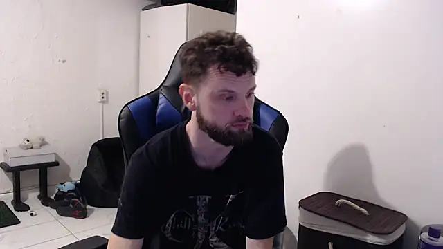 Snapshot of Talenjames4 chatting on November 7, 2025, 9:26 pm Talenjames4 online show from November 7, 2025, 9:26 pm