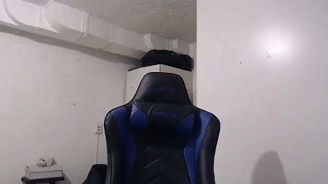 Snapshot of Talenjames4 chatting on November 11, 2025, 9:37 pm Talenjames4 online show from November 11, 2025, 9:37 pm