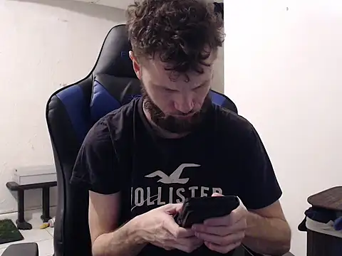 Snapshot of Talenjames4 chatting on November 29, 2025, 10:46 pm Talenjames4 online show from November 29, 2025, 10:46 pm