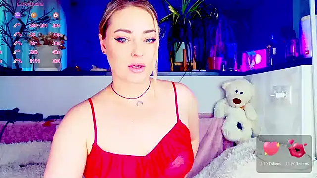  JuliaSpace  online show from May 17, 2026, 4:03 pm