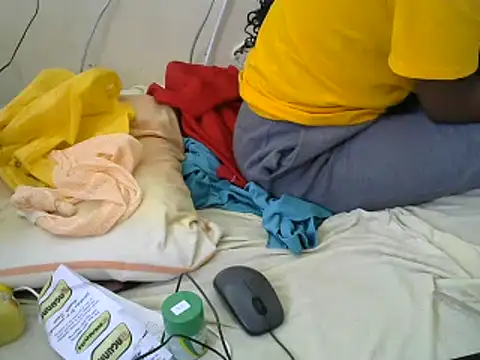 Ma-yolo001 online show from January 4, 2025, 10:49 am