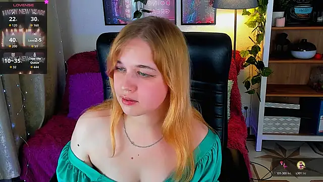 Snapshot of AlicePopsy chatting on November 2, 2025, 4:09 pm AlicePopsy online show from November 2, 2025, 4:09 pm