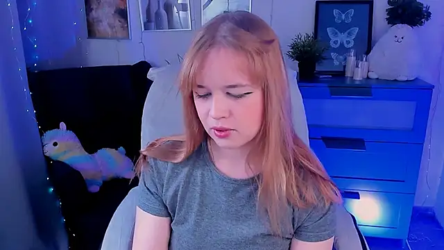 Snapshot of AlicePopsy chatting on November 23, 2025, 10:59 am AlicePopsy online show from November 23, 2025, 10:59 am