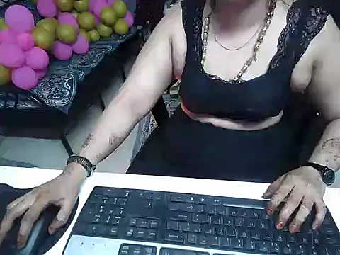 Arushisingh8888 online show from December 18, 2024, 11:45 am