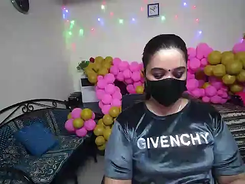 Arushisingh8888 online show from December 23, 2024, 11:14 am