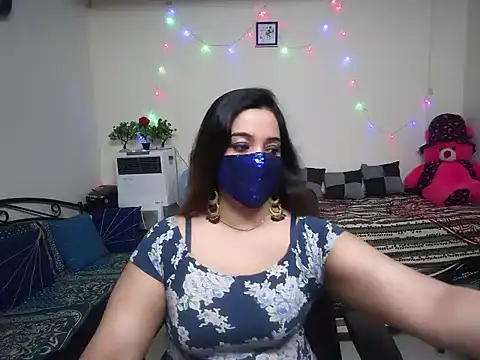 Arushisingh8888 online show from February 6, 2025, 10:37 am