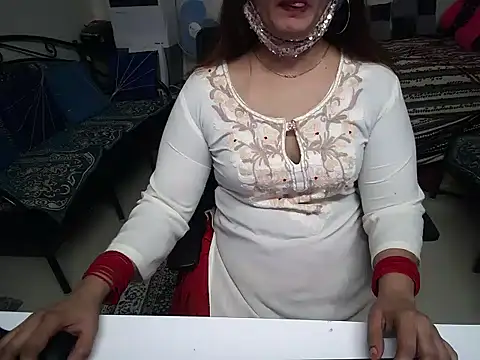 Arushisingh8888 online show from February 12, 2025, 12:33 pm