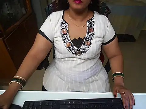 Arushisingh8888 online show from September 15, 2025, 12:16 pm