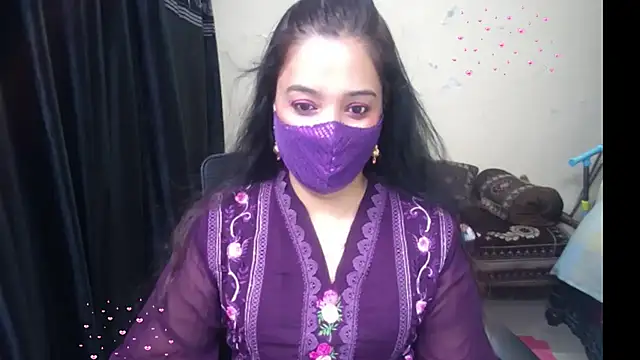 Arushisingh8888 online show from May 4, 2026, 2:02 pm
