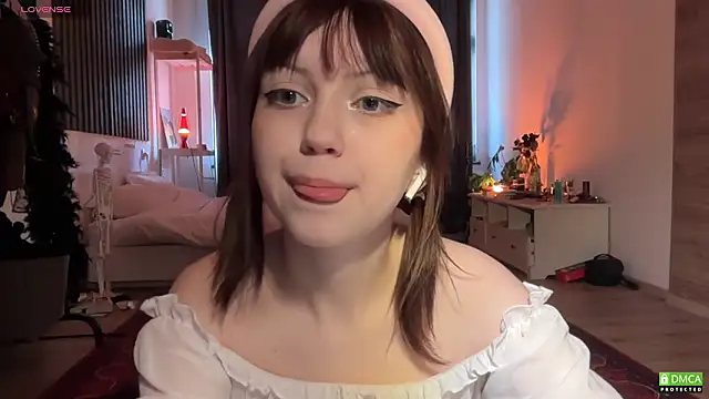 electric babe online show from March 25, 2026, 11:16 am