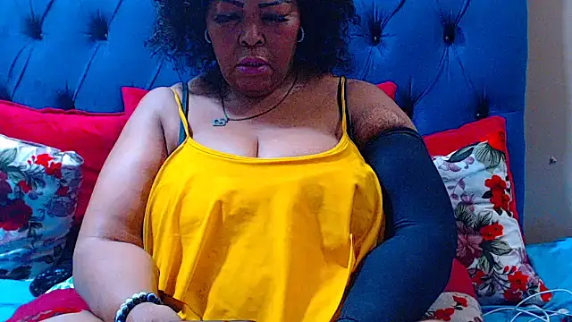 Snapshot of ebonycandy10 chatting on October 16, 2025, 6:25 am ebonycandy10 online show from October 16, 2025, 6:25 am