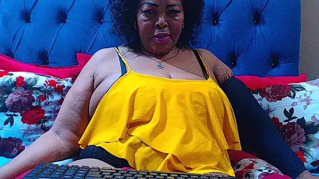 Snapshot of ebonycandy10 chatting on October 16, 2025, 6:42 pm ebonycandy10 online show from October 16, 2025, 6:42 pm