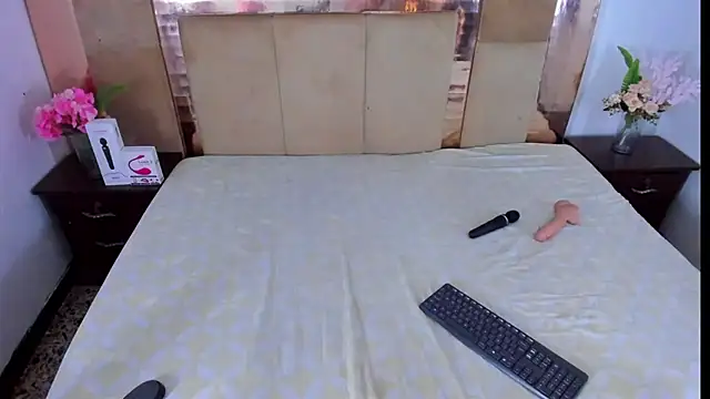 LizBrook online show from November 8, 2025, 7:34 pm