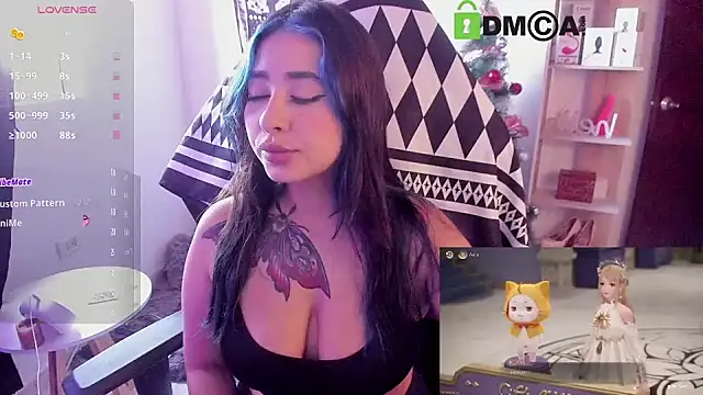 sweetcoralinee online show from December 16, 2024, 1:54 pm