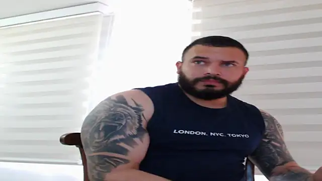 alexandergranda71 online show from February 9, 2025, 6:16 pm