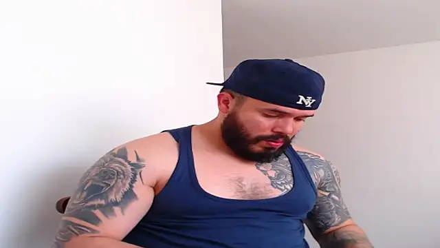 alexandergranda71 online show from February 17, 2025, 2:59 pm