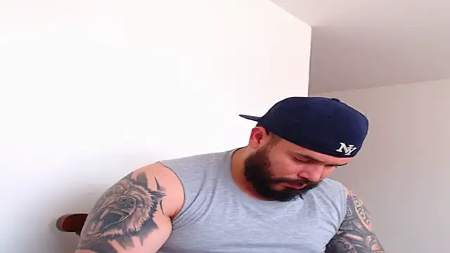 alexandergranda71 online show from February 20, 2025, 5:18 pm