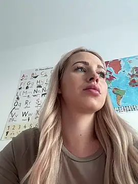 streetdoll online show from January 15, 2025, 4:32 pm