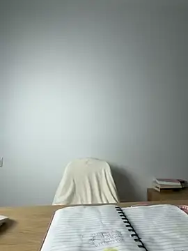 streetdoll online show from November 26, 2025, 7:42 am