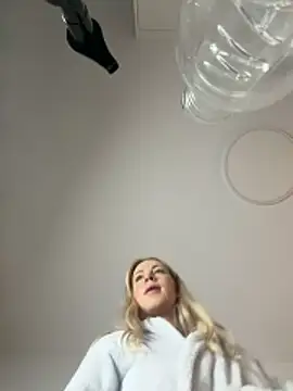 streetdoll online show from February 8, 2026, 7:12 am