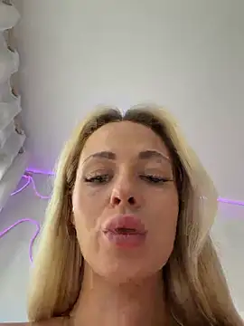Snapshot of streetdoll chatting on August 7, 2026, 7:10 am streetdoll online show from August 7, 2026, 7:10 am