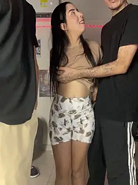 royalgirls x online show from November 28, 2025, 1:19 am