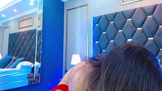 ThaniaJones online show from November 7, 2025, 12:05 pm