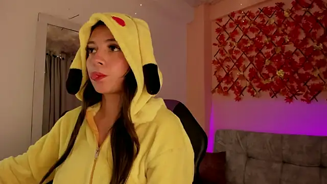 Snapshot of Sweet_Candies chatting on March 8, 2025, 1:06 am Sweet Candies online show from March 8, 2025, 1:06 am