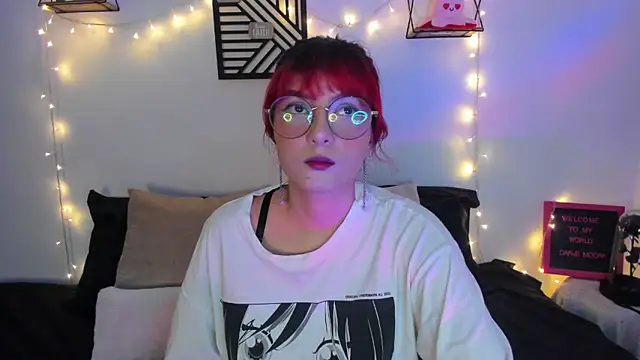 Snapshot of Dafne_Moon chatting on January 3, 2025, 1:48 am Dafne Moon online show from January 3, 2025, 1:48 am