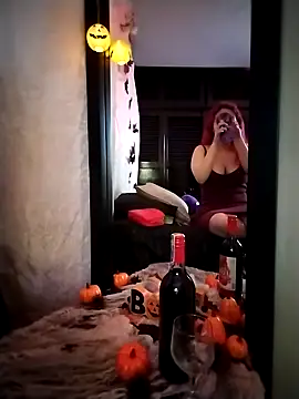 Snapshot of Dafne_Moon chatting on October 5, 2025, 4:00 am Dafne Moon online show from October 5, 2025, 4:00 am